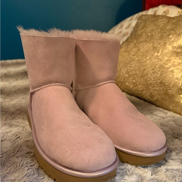UGG Pink Ankle Boots with Bow Detail - Picture 2 of 3